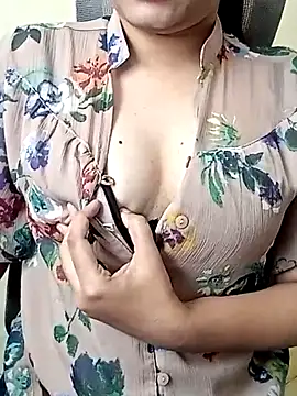 Snapshot of Indianhyna chatting on October 2025 06:59:02 AM Indianhyna online show from October 2025 06:59:02 AM