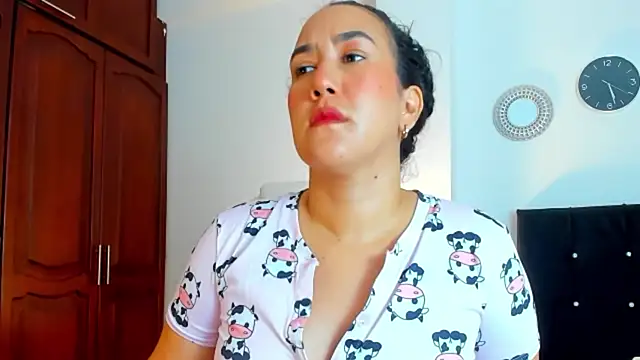 kathyajhonss online show from April 2026 10:28:01 PM