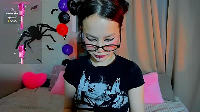 Anikka Liam online show from November 2025 10:03:01 PM