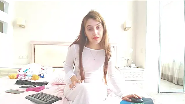 Snapshot of Iren chatting on November 2025 08:18:02 AM Iren online show from November 2025 08:18:02 AM