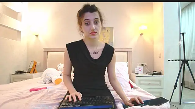 Iren online show from December 2025 10:57:02 PM