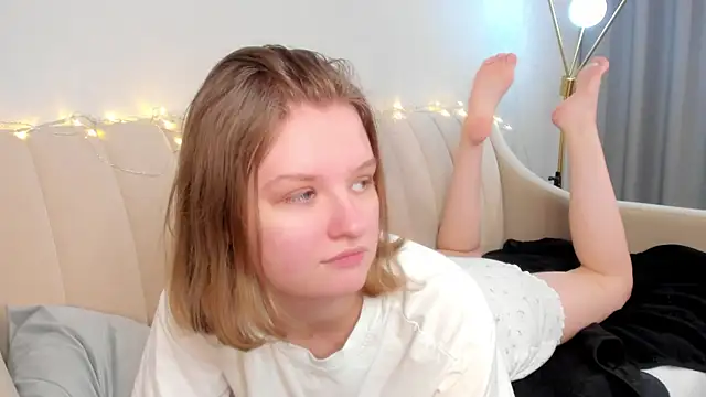 LilianSwall online show from September 2025 12:33:01 PM