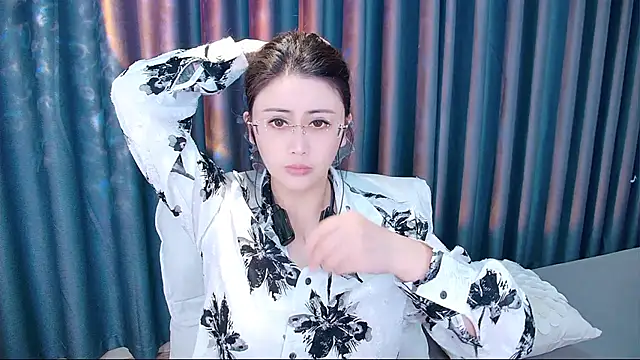 Daisy7 11 online show from November 2025 01:14:01 PM