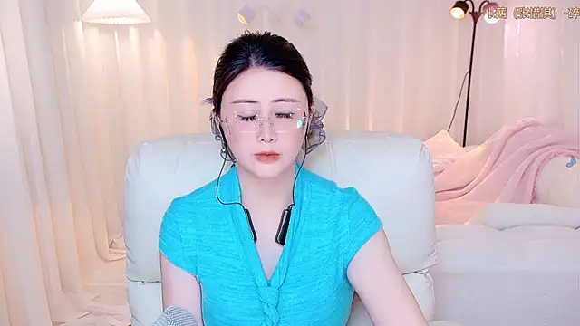 Snapshot of Daisy7_11 chatting on May 2026 07:01:02 AM Daisy7 11 online show from May 2026 07:01:02 AM