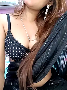 Diamond queeen online show from November 2025 08:01:01 PM