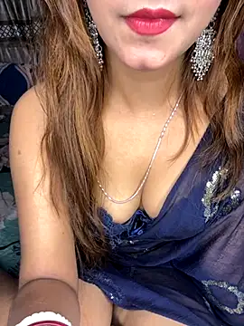 Diamond queeen online show from November 2025 04:11:01 PM