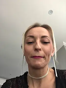 Snapshot of Diamond_Bunny_ chatting on February 2025 01:11:01 PM Diamond Bunny online show from February 2025 01:11:01 PM