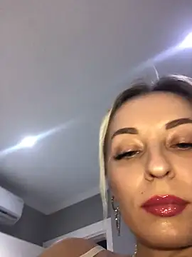 Snapshot of Diamond_Bunny_ chatting on February 2025 04:00:02 PM Diamond Bunny online show from February 2025 04:00:02 PM