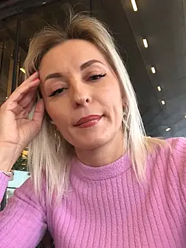 Snapshot of Diamond_Bunny_ chatting on February 2025 02:59:02 PM Diamond Bunny online show from February 2025 02:59:02 PM