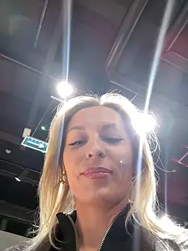 Diamond Bunny  online show from November 2025 03:01:02 PM