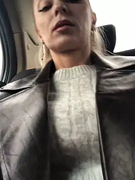 Diamond Bunny  online show from October 2025 12:58:02 PM