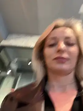 Diamond Bunny  online show from February 2026 03:12:02 PM