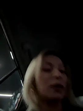 Diamond Bunny  online show from December 2025 03:25:01 PM