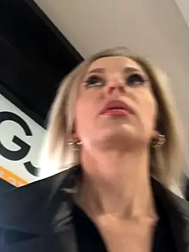 Diamond Bunny  online show from October 2025 12:49:02 PM