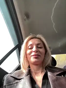 Diamond Bunny  online show from March 2026 01:23:01 PM