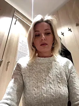 Diamond Bunny  online show from December 2025 01:21:02 PM