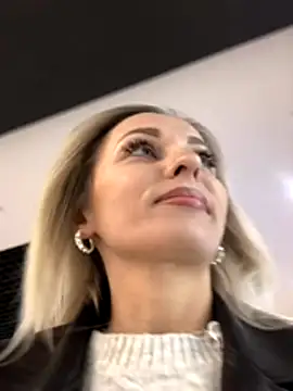 Diamond Bunny  online show from November 2025 01:50:02 PM