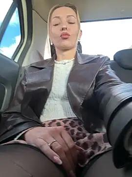 Diamond Bunny  online show from February 2026 10:47:02 AM