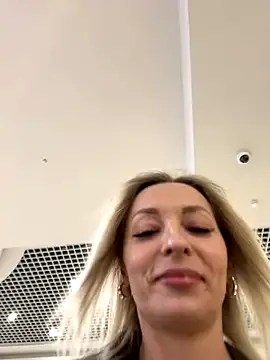 Diamond Bunny  online show from November 2025 03:05:02 PM