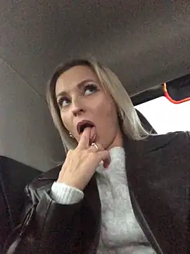 Diamond Bunny  online show from October 2025 02:38:01 PM