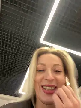 Diamond Bunny  online show from November 2025 11:31:02 AM