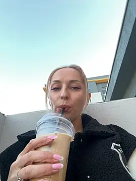 Diamond Bunny  online show from March 2026 03:48:01 PM