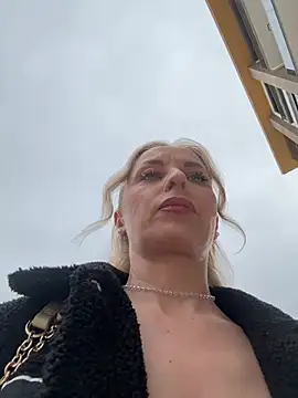 Diamond Bunny  online show from April 2026 03:13:01 PM