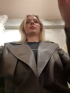 Diamond Bunny  online show from April 2026 04:54:01 PM