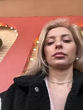 Diamond Bunny  online show from March 2026 10:43:02 AM