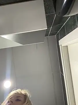 Diamond Bunny  online show from February 2026 11:21:02 AM