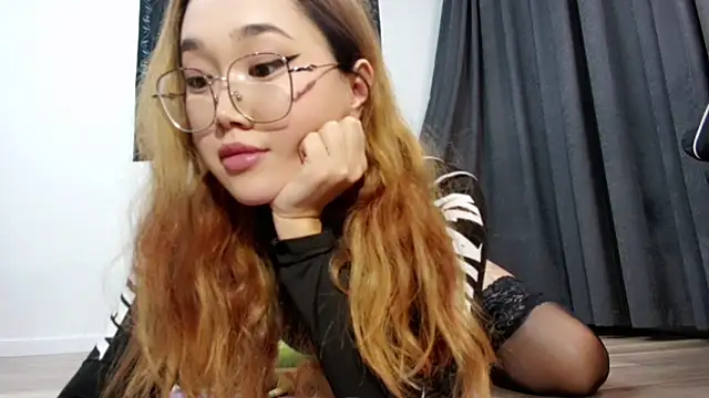 Snapshot of Jennatyan chatting on November 2025 05:07:02 PM Jennatyan online show from November 2025 05:07:02 PM