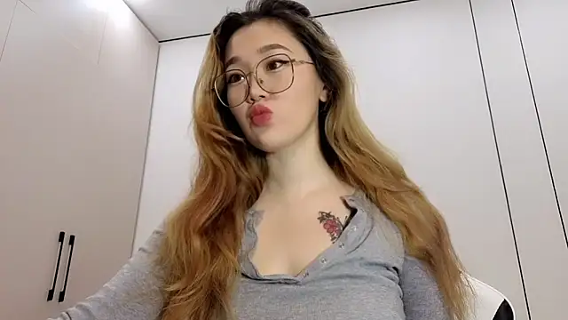 Snapshot of Jennatyan chatting on December 2025 05:07:01 AM Jennatyan online show from December 2025 05:07:01 AM