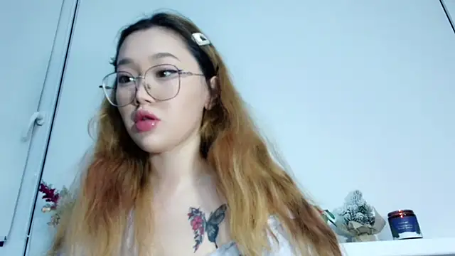 Snapshot of Jennatyan chatting on November 2025 03:45:01 PM Jennatyan online show from November 2025 03:45:01 PM