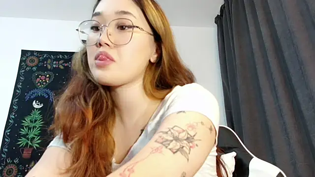 Snapshot of Jennatyan chatting on October 2025 01:34:01 PM Jennatyan online show from October 2025 01:34:01 PM