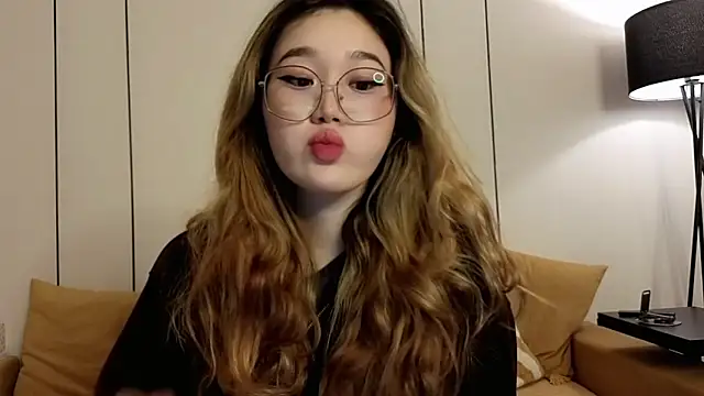 Jennatyan online show from March 2026 12:11:01 PM