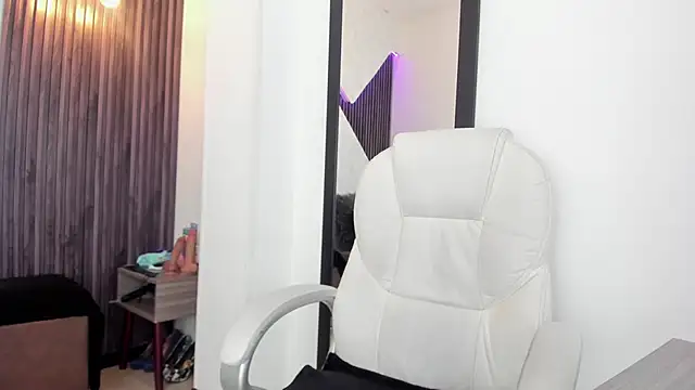 laurin clauz  online show from September 2025 03:50:02 PM