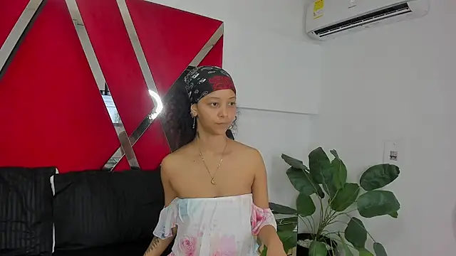 Snapshot of Milanxht chatting on November 2025 08:30:02 PM Milanxht online show from November 2025 08:30:02 PM