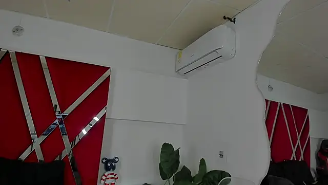 Snapshot of Milanxht chatting on November 2025 08:20:02 PM Milanxht online show from November 2025 08:20:02 PM