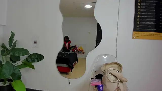 Snapshot of Milanxht chatting on October 2025 07:00:01 PM Milanxht online show from October 2025 07:00:01 PM