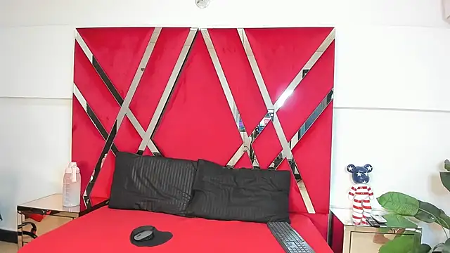 Snapshot of Milanxht chatting on November 2025 08:34:01 PM Milanxht online show from November 2025 08:34:01 PM