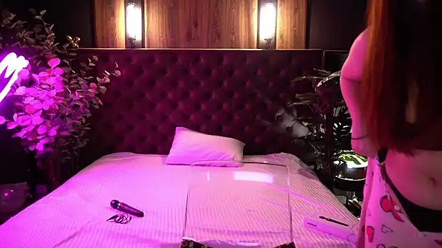 ElysLunar online show from February 2026 01:44:02 PM