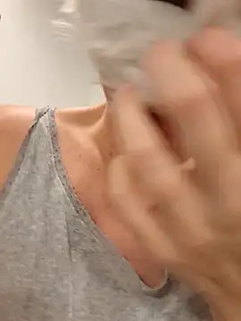 Hexe12346 online show from March 2026 05:49:01 PM