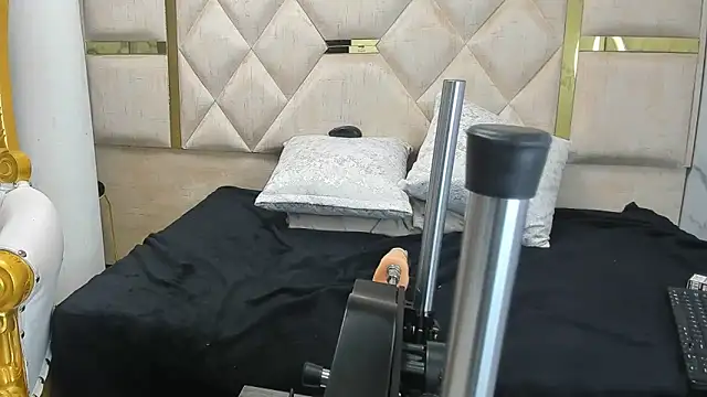 Criistaal  online show from March 2025 04:13:01 AM