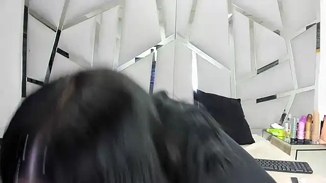 Snapshot of Criistaal_ chatting on February 2026 05:16:02 AM Criistaal online show from February 2026 05:16:02 AM