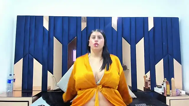 Criistaal  online show from February 2025 08:32:02 AM