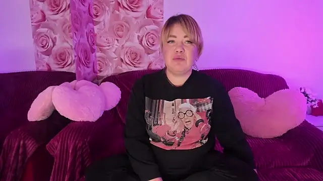 Snapshot of CurlyDreams chatting on February 2026 06:20:01 AM CurlyDreams online show from February 2026 06:20:01 AM