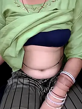 kaveerpooja947 online show from September 2025 04:30:01 PM