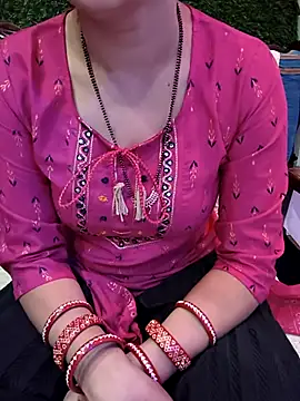 kaveerpooja947 online show from November 2025 05:28:01 PM