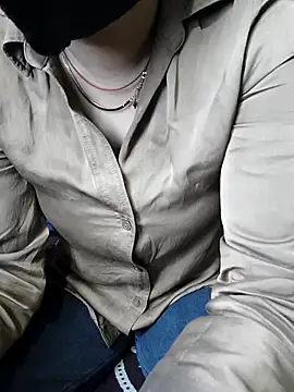 kaveerpooja947 online show from February 2026 04:40:02 PM