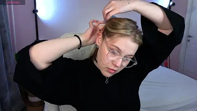 Colleen Blake online show from April 2026 04:55:02 PM